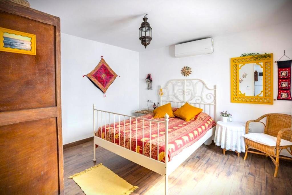 Bright With Ac And Rooftop Terrace In The Heart Of